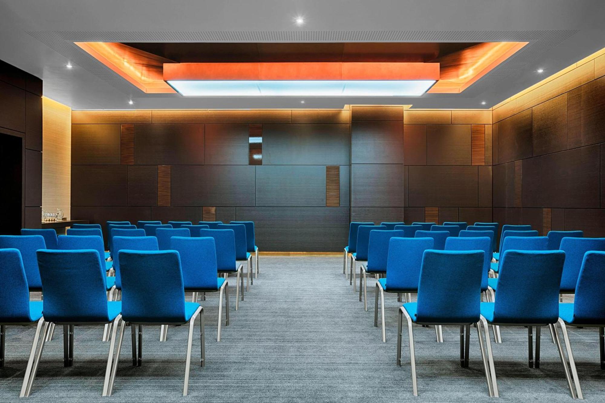 The Westin Doha Hotel & Spa Exterior photo Meeting room
