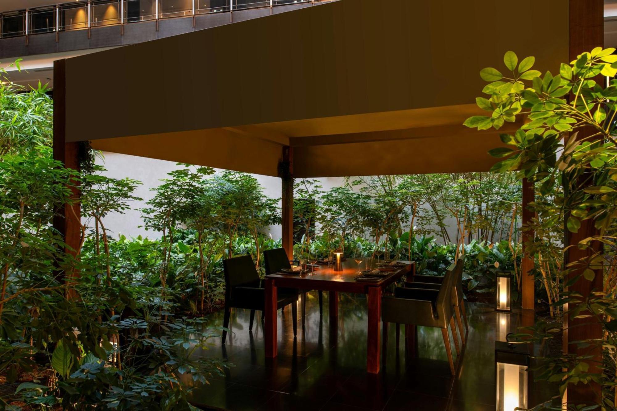 The Westin Doha Hotel & Spa Exterior photo