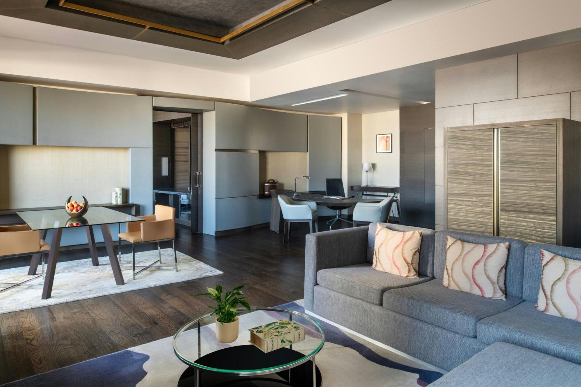 The Westin Doha Hotel & Spa Exterior photo